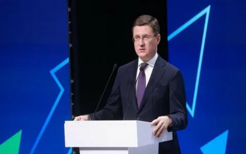 Новак предложил отраслям закрывать кадровый дефицит за счет роста производительности труда