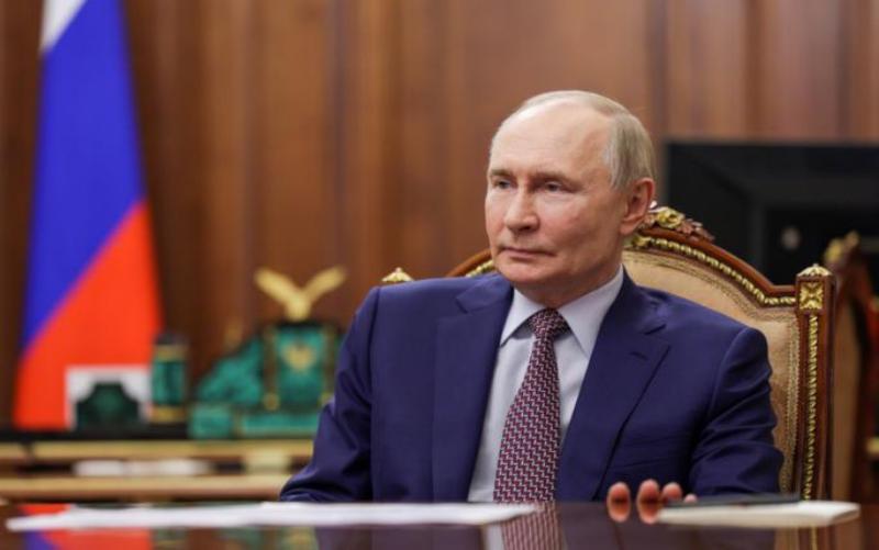 Путин обсудит с кабмином использование системы "Честный знак"