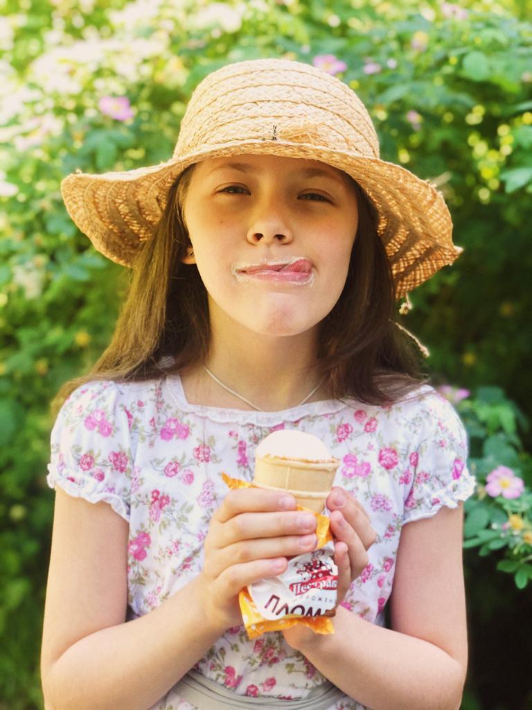 ульяна и мороженое пестравка.JPG